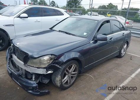 2014 Mercedes-Benz C 250 Luxury/Sport z USA, uszkodzony, nr VIN WDDGF4HB6EA945956